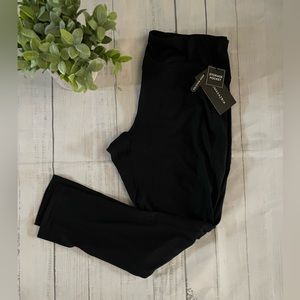 BCBG Max Arria NWT exercise running athletic sport 7/8 ankle pants, XL in black